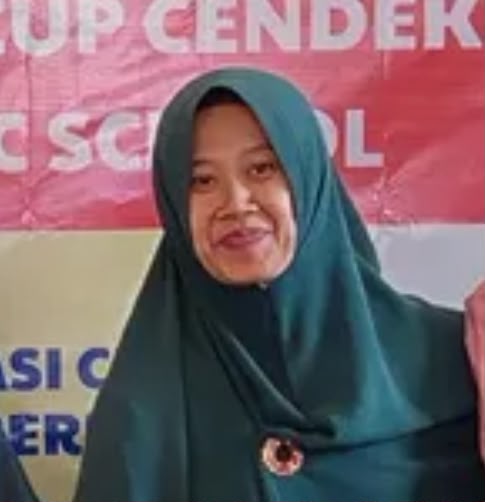 Ustdzah Emma Lucianty