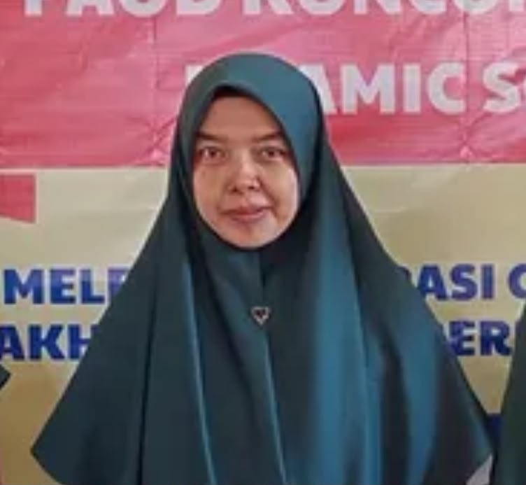 Ustadzah Dewi lesmana